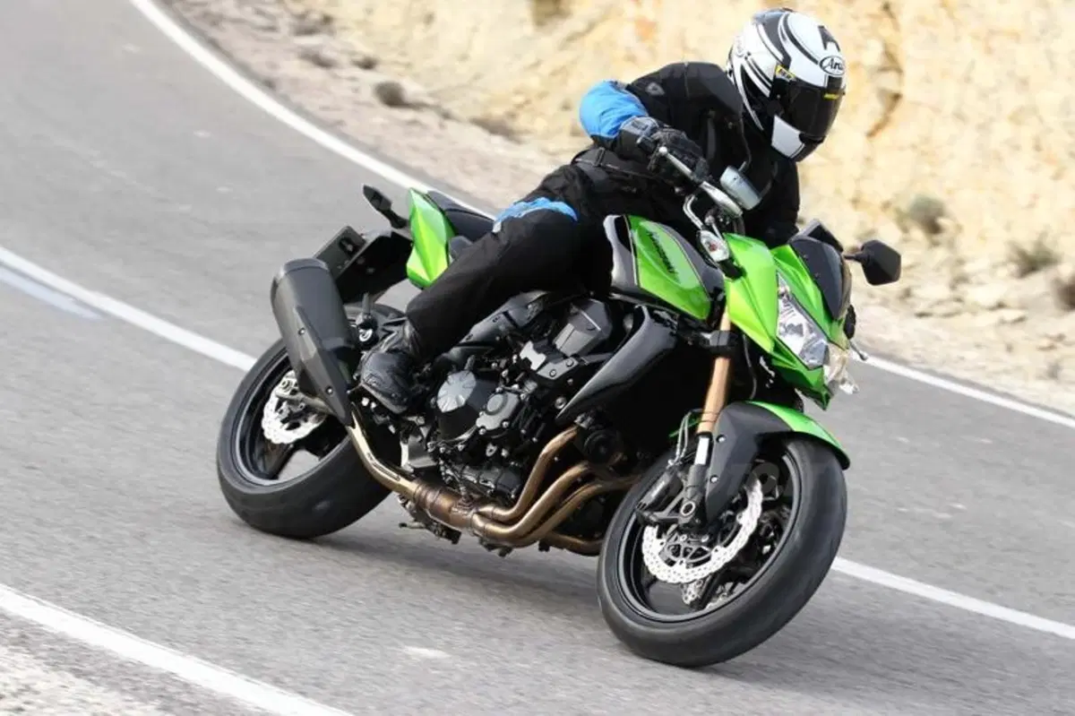 Kawasaki Z750R   (8)