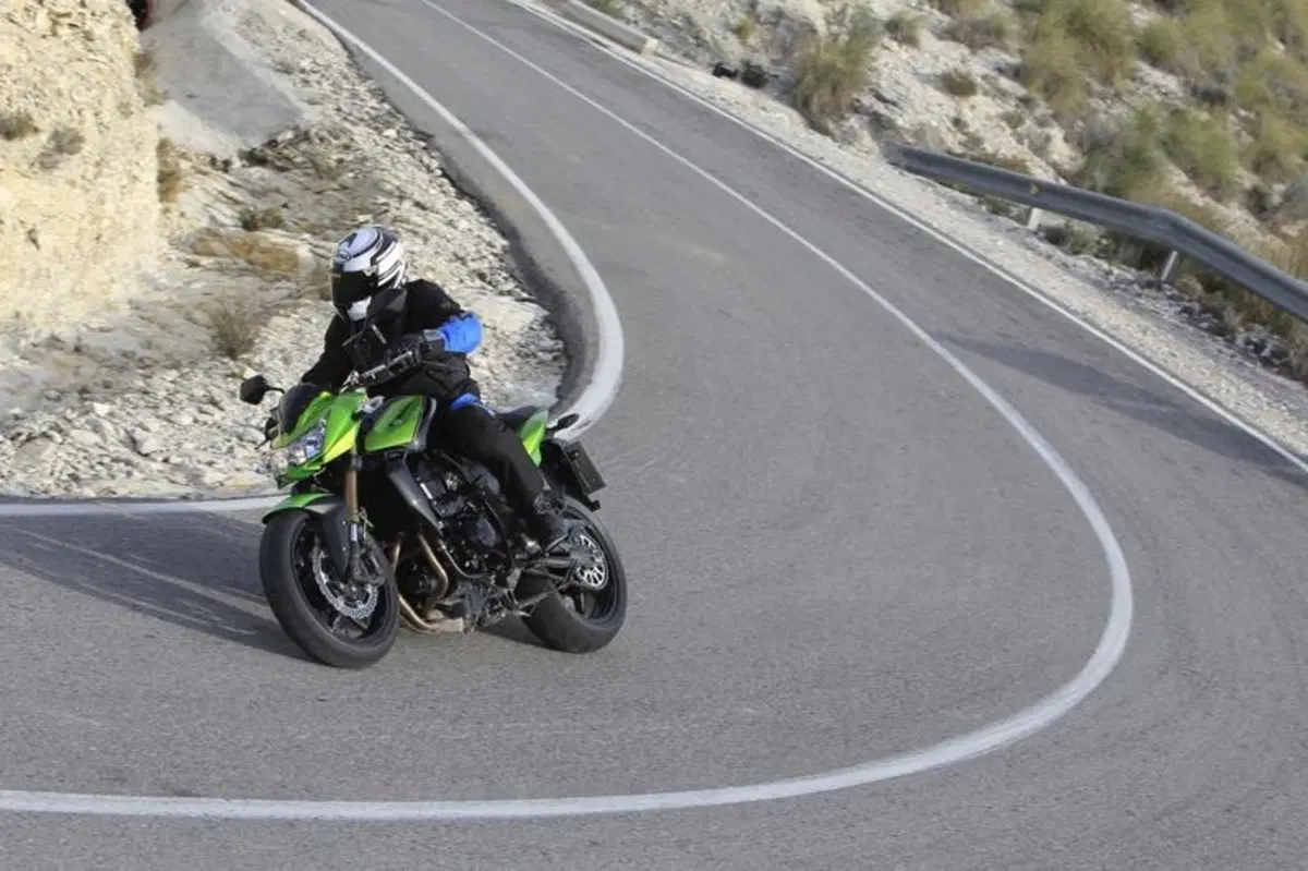 Kawasaki Z750R   (9)