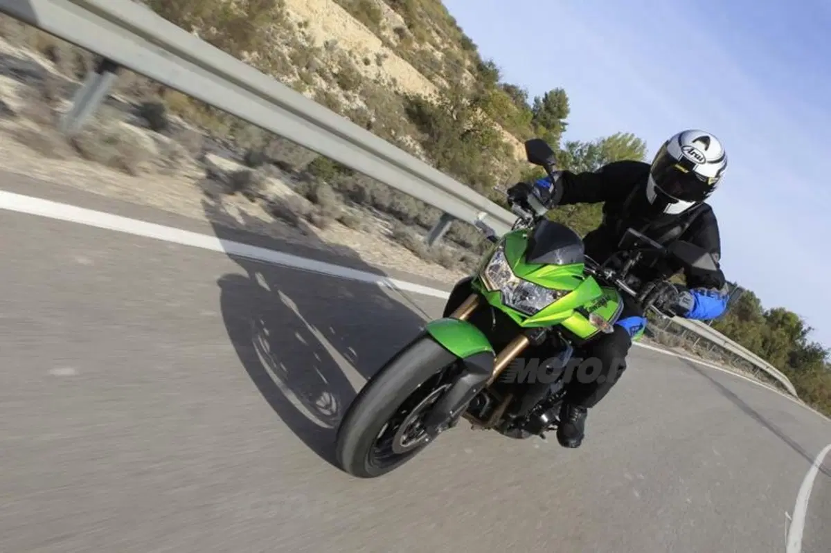 Kawasaki Z750R   (10)
