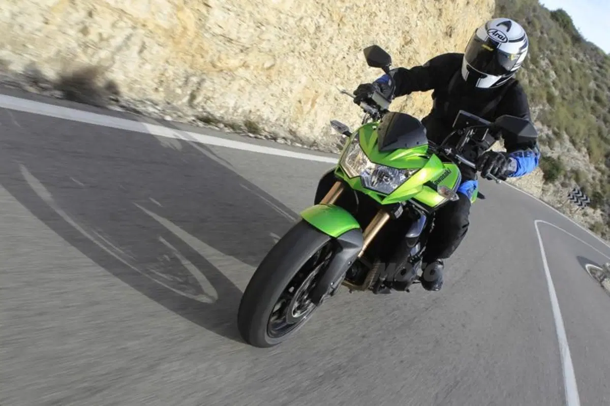 Kawasaki Z750R   (13)