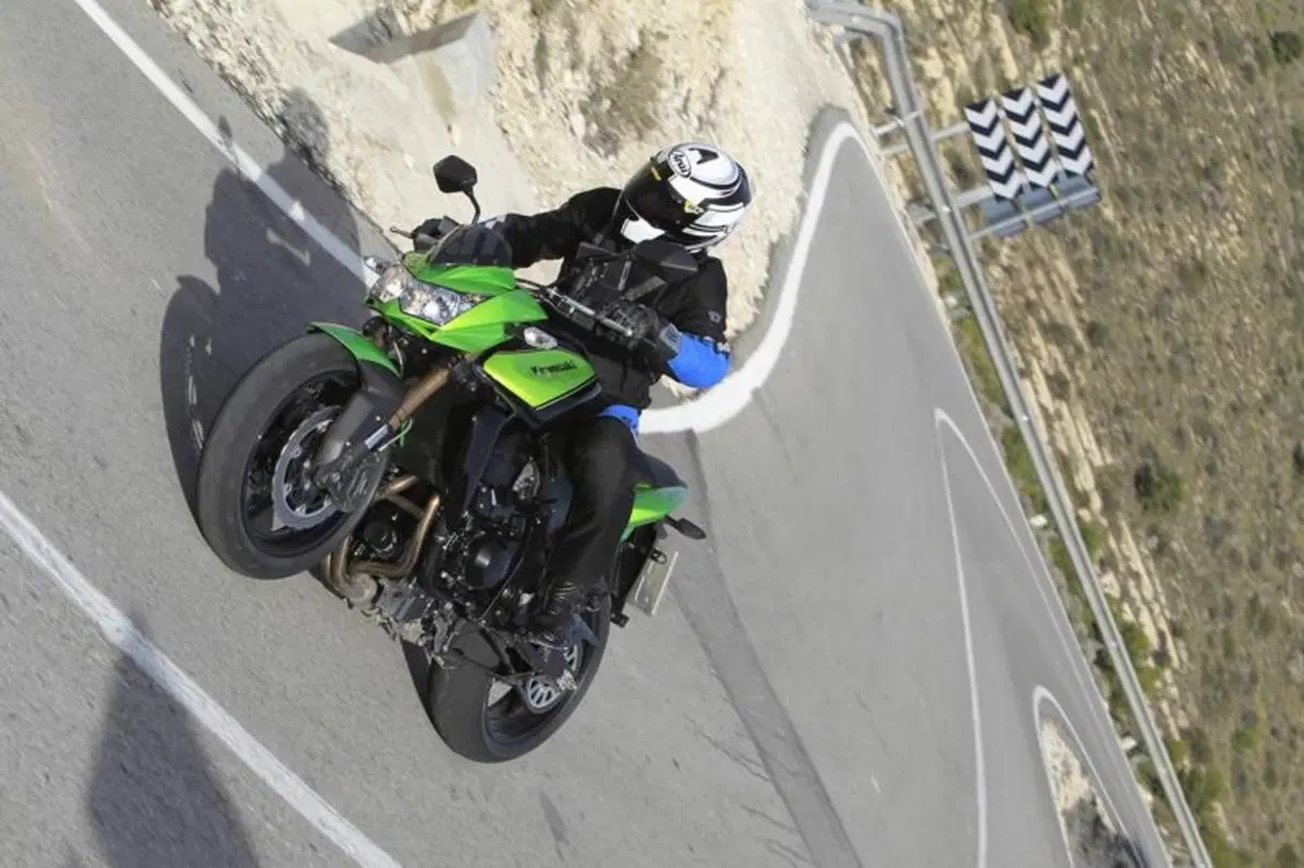 Kawasaki Z750R   (15)