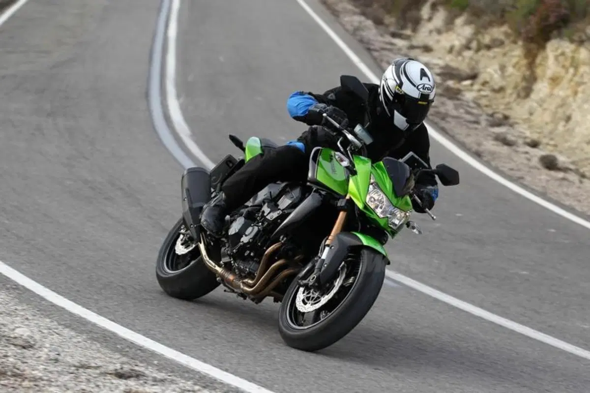 Kawasaki Z750R   (16)