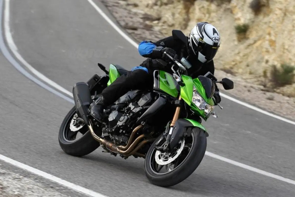 Kawasaki Z750R   (21)