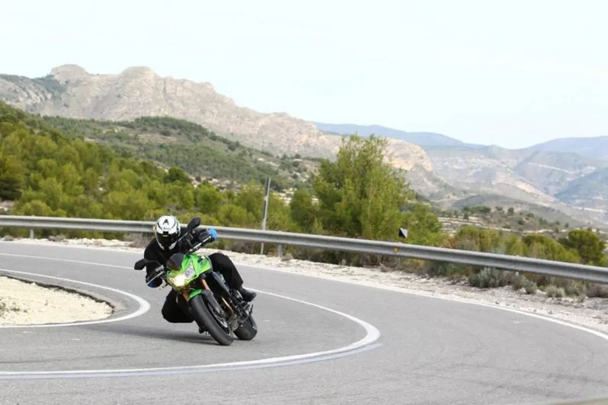 Kawasaki Z750R   (22)