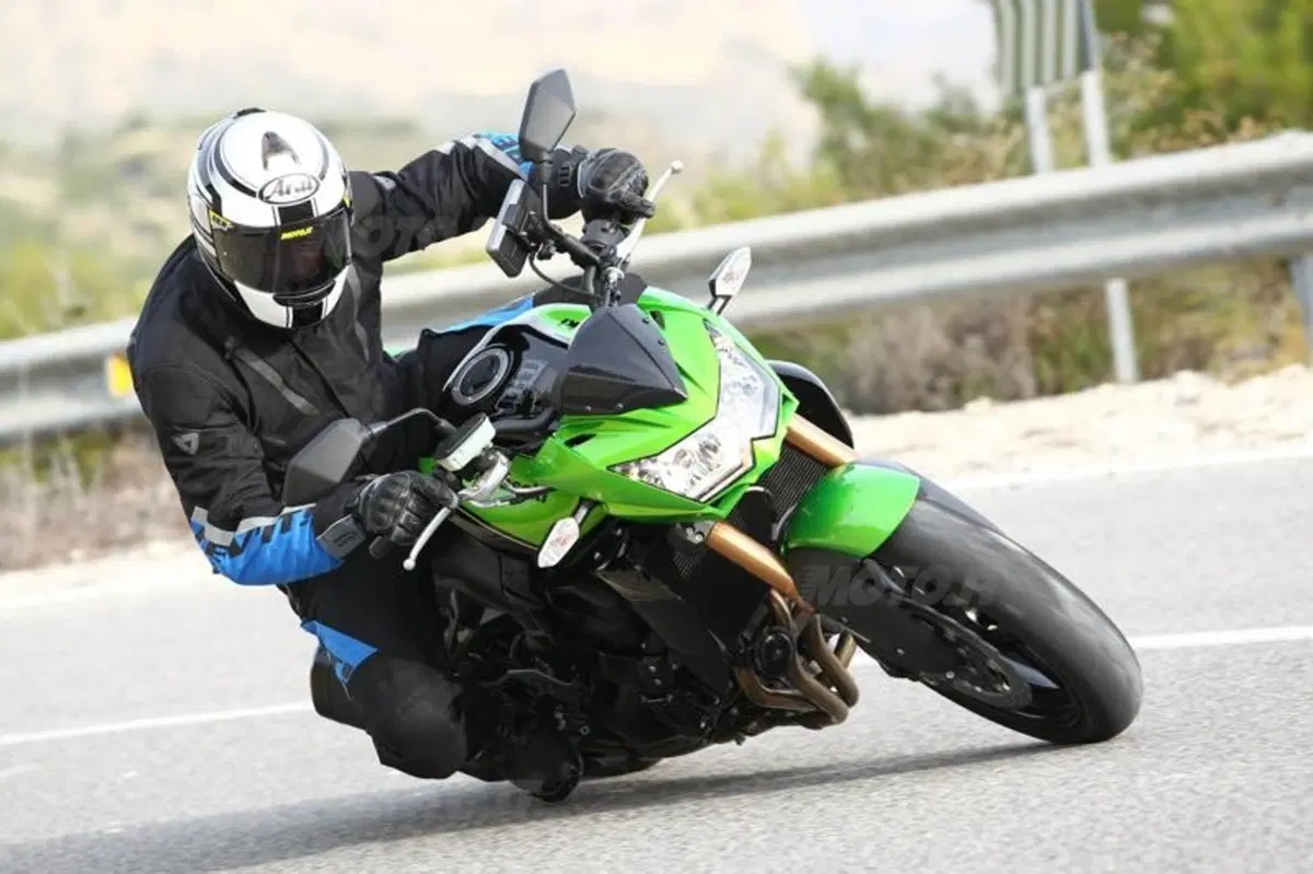 Kawasaki Z750R   (23)