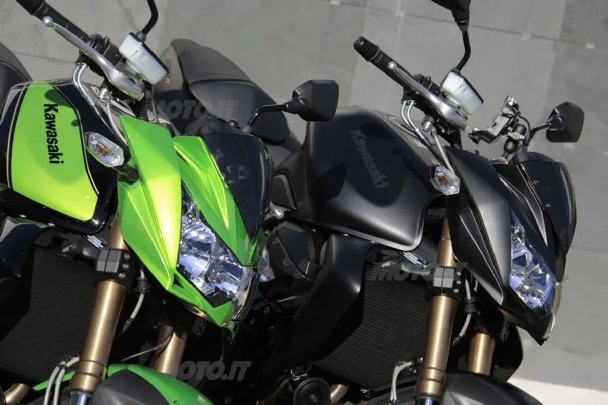 Kawasaki Z750R   (30)