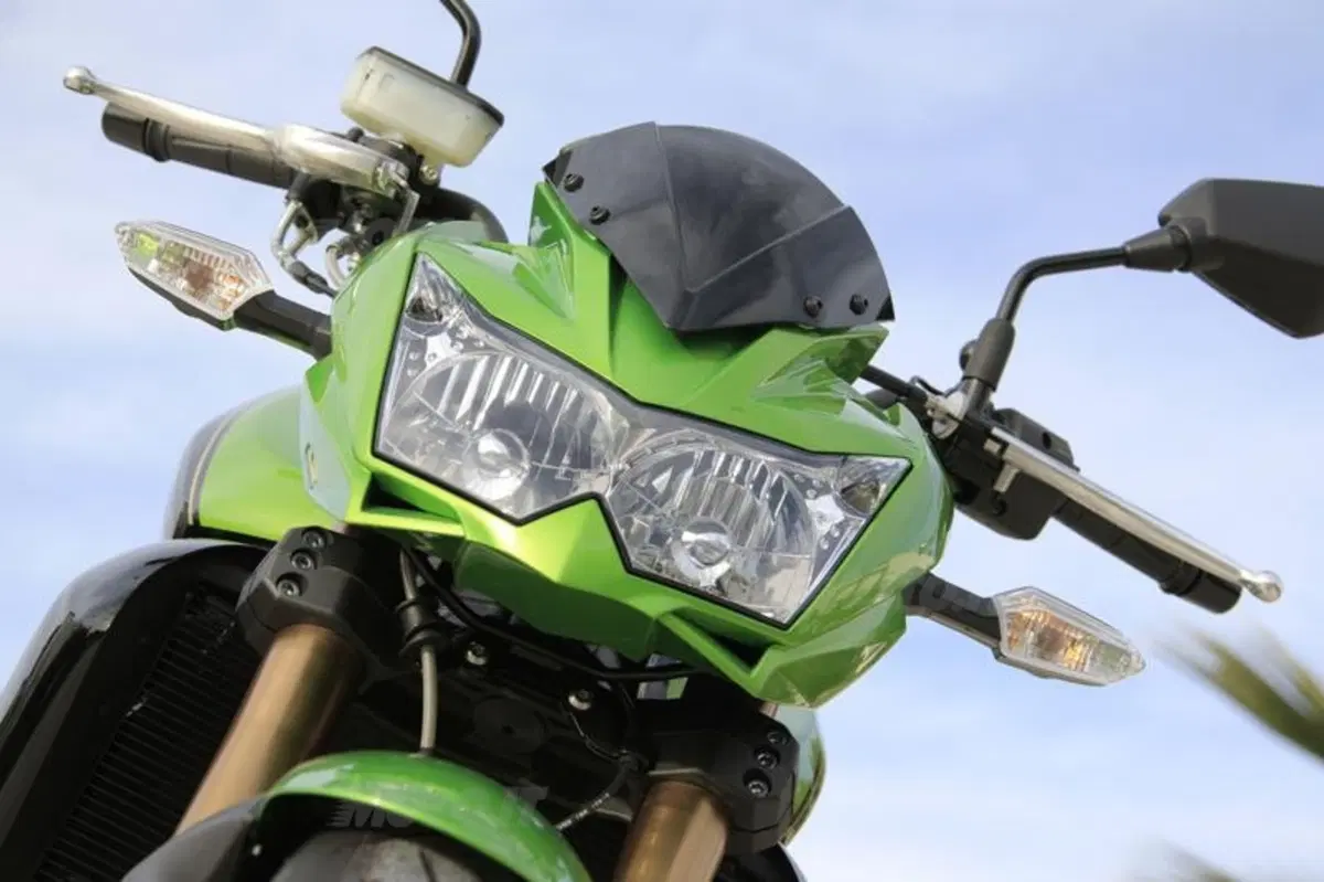Kawasaki Z750R   (48)