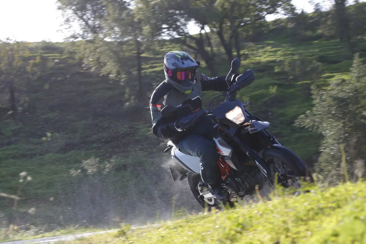 KTM 690 Enduro R e SMC R: test su strada e offroad (5)