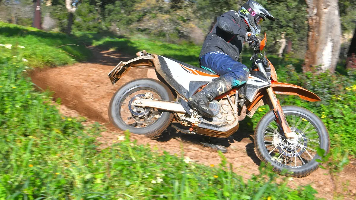 KTM 690 Enduro R e SMC R: test su strada e offroad (3)
