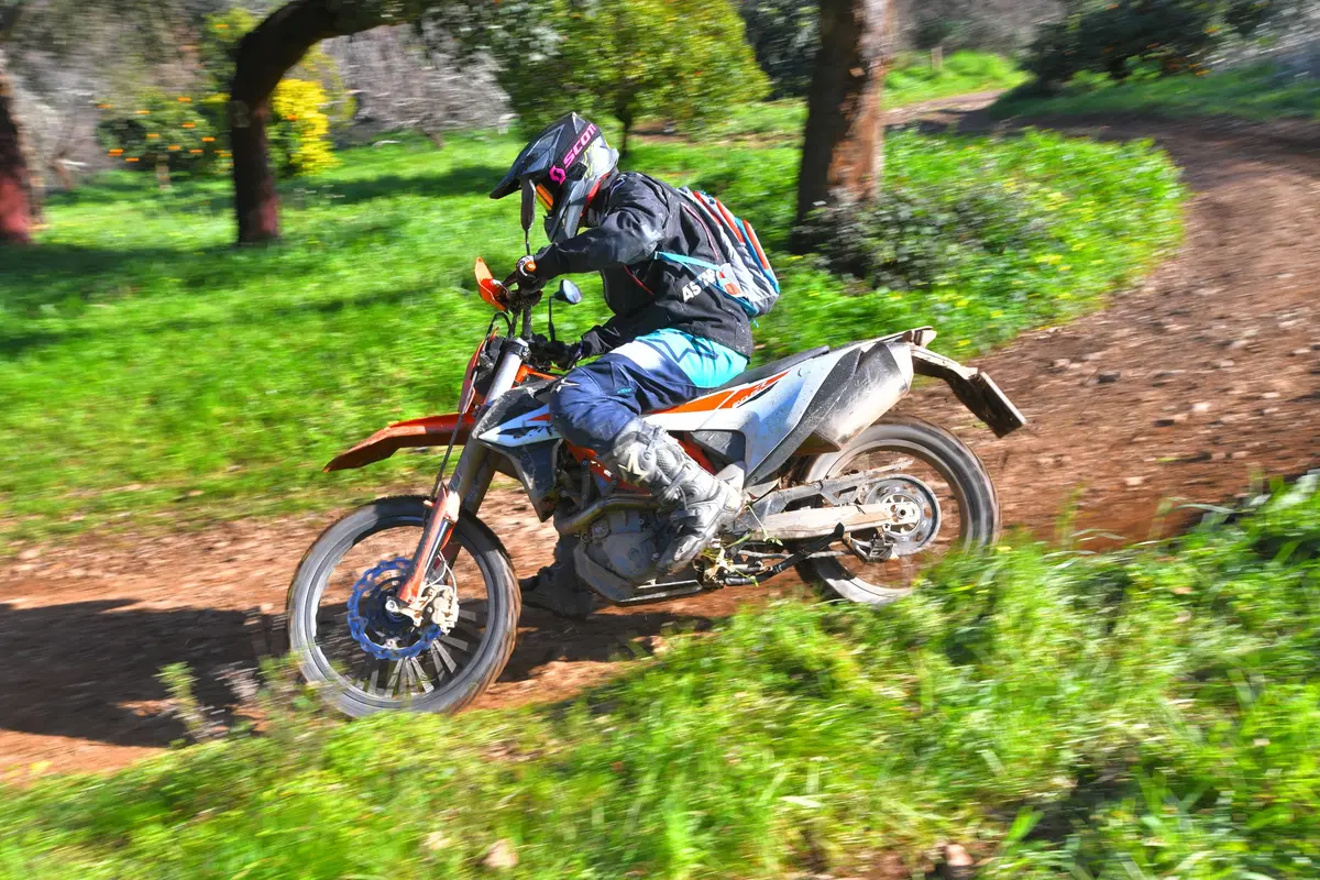 KTM 690 Enduro R e SMC R: test su strada e offroad (4)