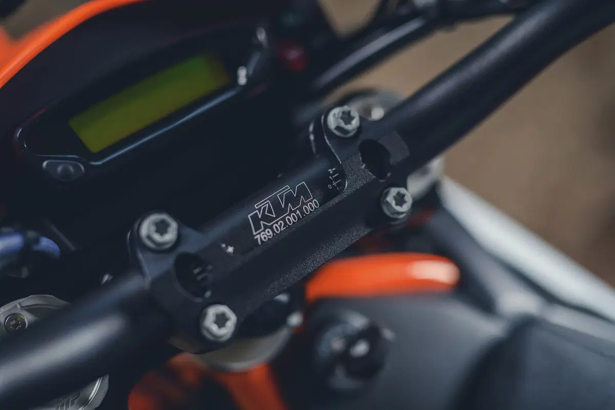 KTM 690 Enduro R e SMC R: test su strada e offroad (5)