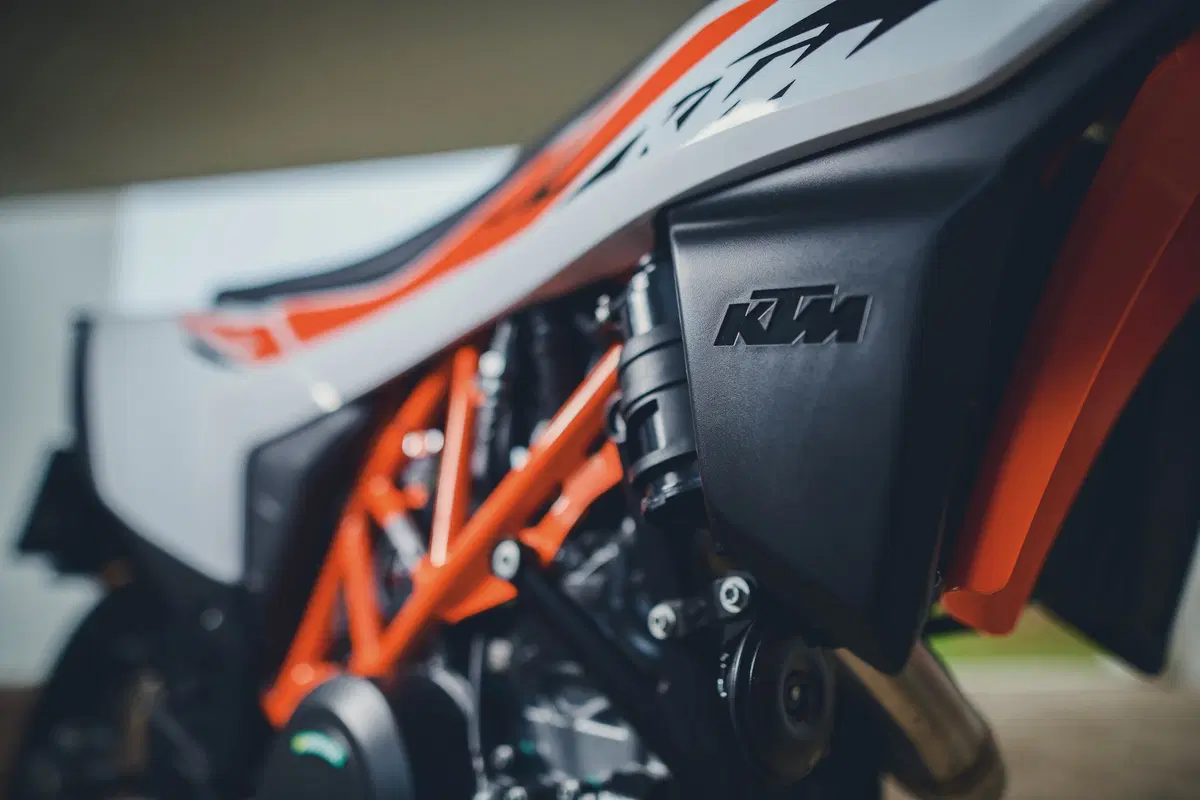 KTM 690 Enduro R e SMC R: test su strada e offroad (6)
