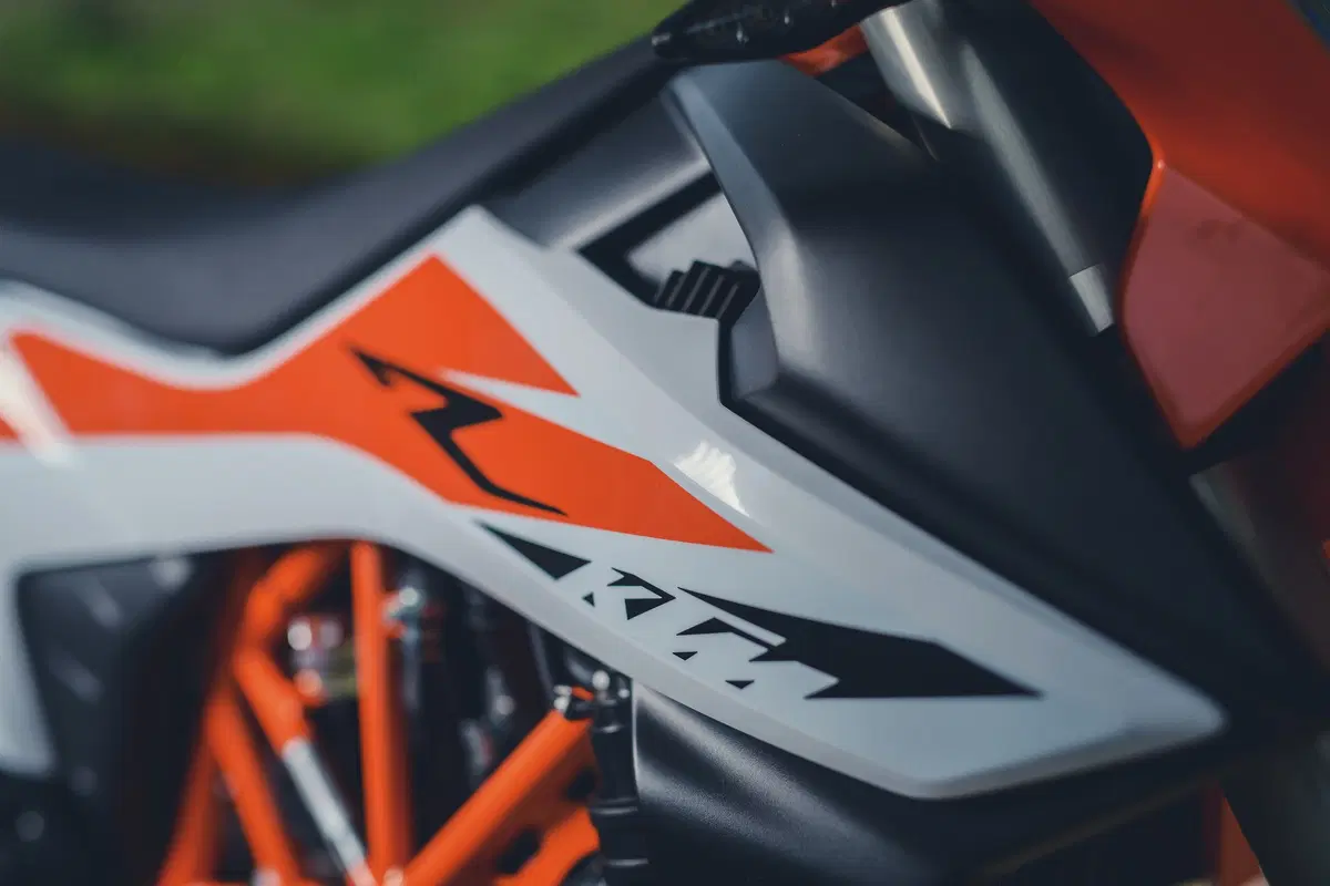 KTM 690 Enduro R e SMC R: test su strada e offroad (7)