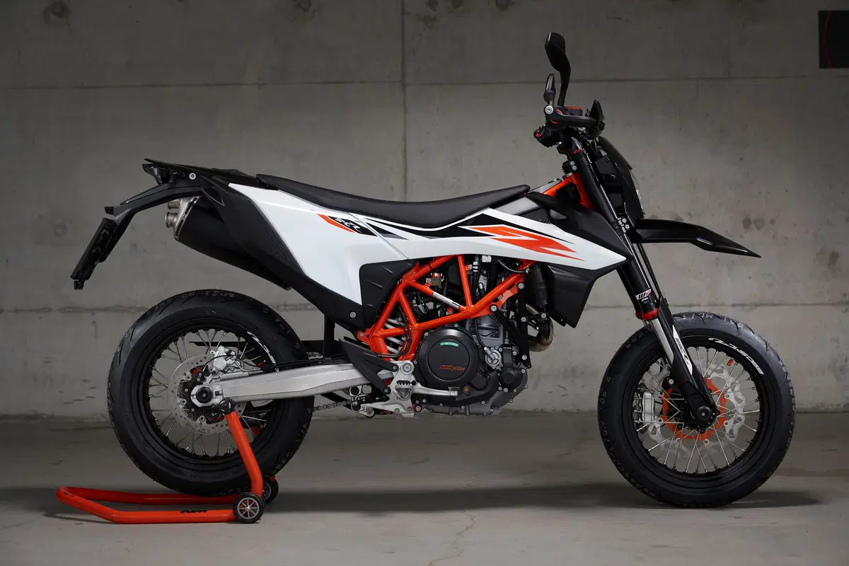 KTM 690 Enduro R e SMC R: test su strada e offroad (4)