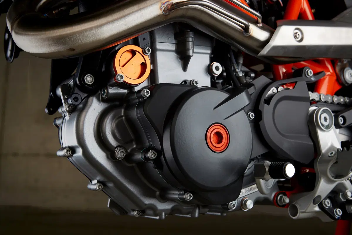 KTM 690 Enduro R e SMC R: test su strada e offroad (6)