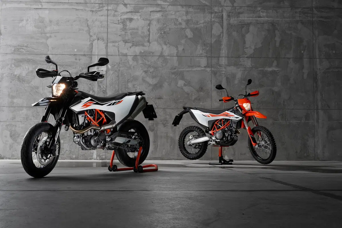 KTM 690 Enduro R e SMC R: test su strada e offroad
