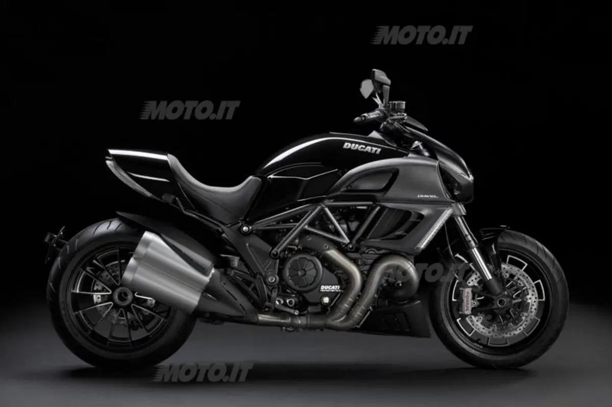 Ducati Diavel diamond black (2)