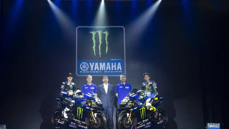 MotoGP. Yamaha svela la livrea 2019 di Rossi e Vi&ntilde;ales