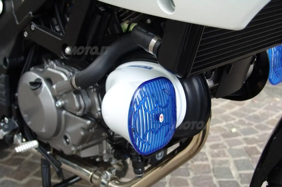 La Suzuki V-Strom in divisa (3)