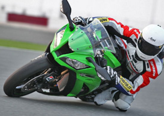 Kawasaki ritarda l’arrivo sul mercato della Ninja ZX-10R 