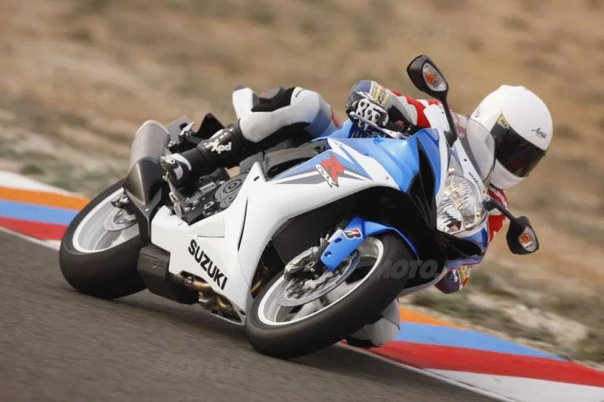 Suzuki GSX-R 600 (17)