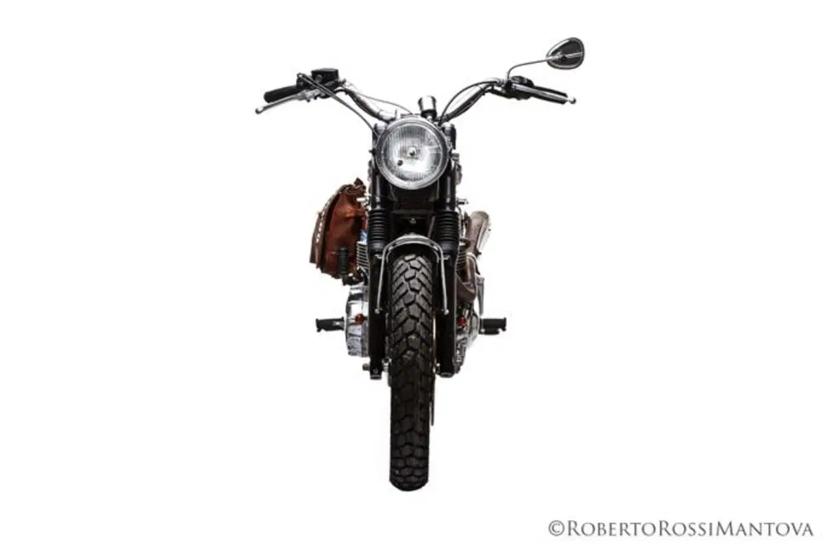 Triumph Bonneville T100 Special: "Rivale"   