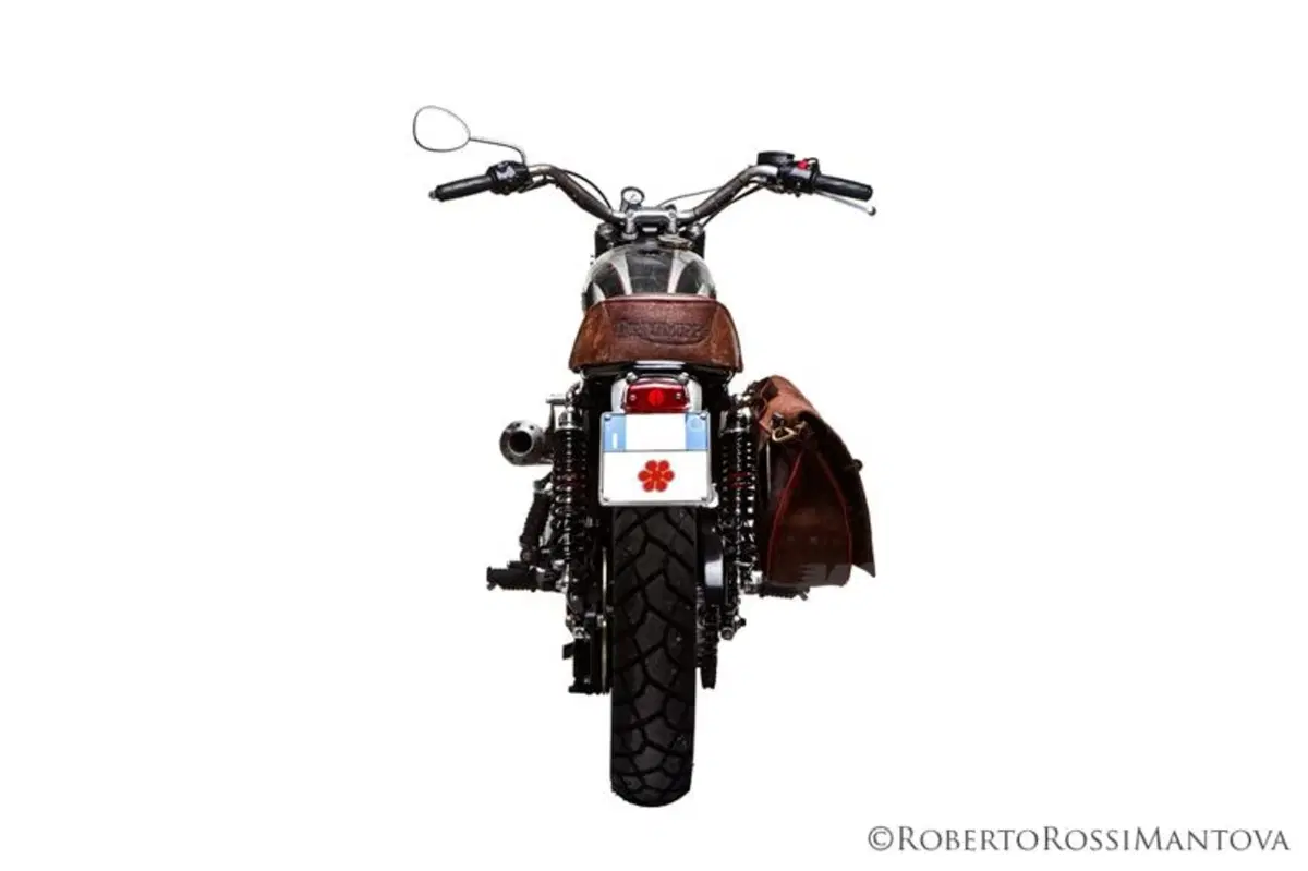 Triumph Bonneville T100 Special: "Rivale"    (3)