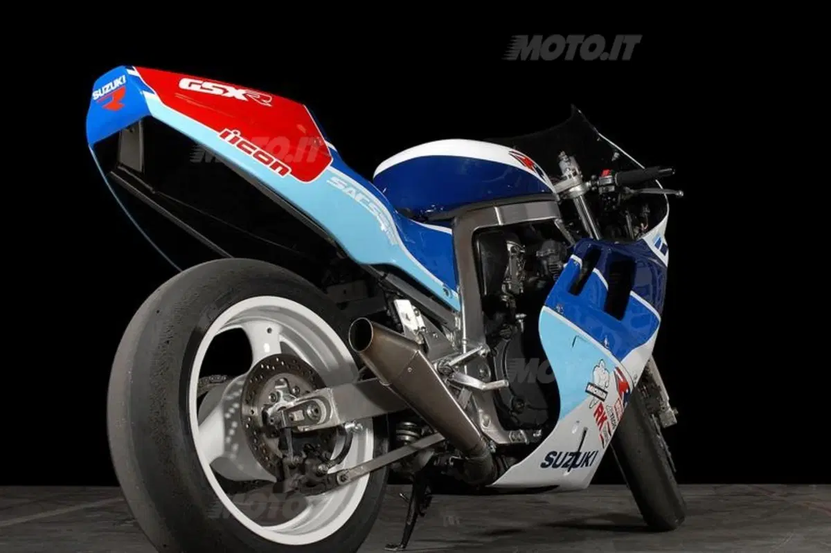 Suzuki GSX-R 750 1990 by Icon (3)