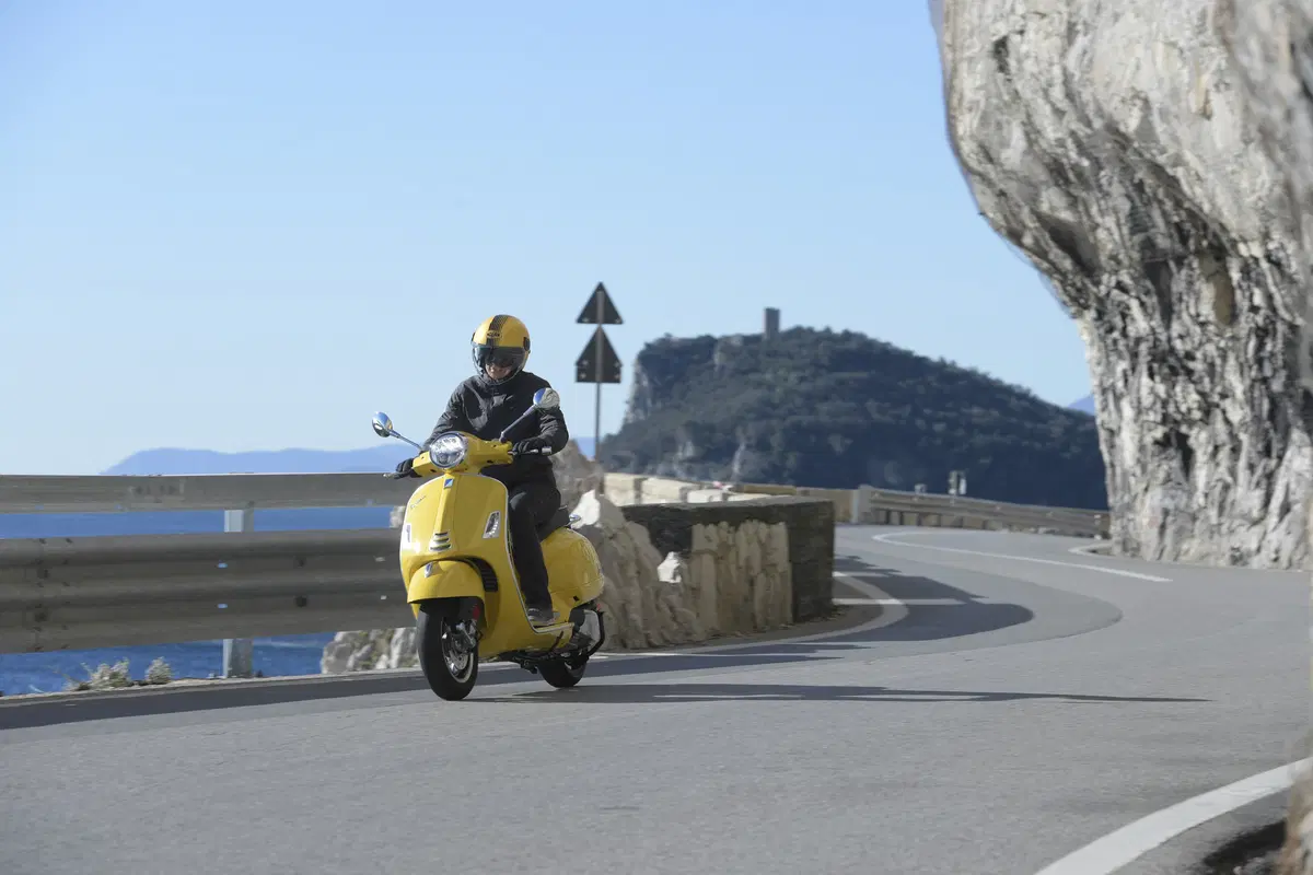 Piaggio Vespa GTS 300 HPE. Tipa da spiaggia (5)