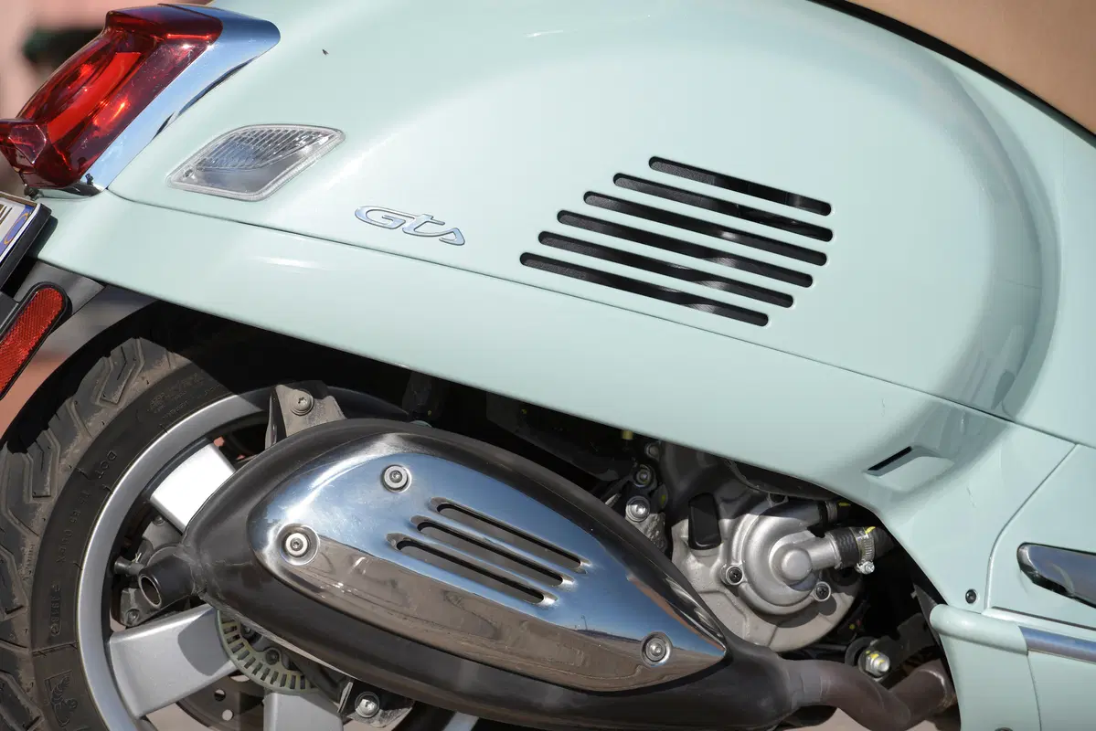Piaggio Vespa GTS 300 HPE. Tipa da spiaggia (22)