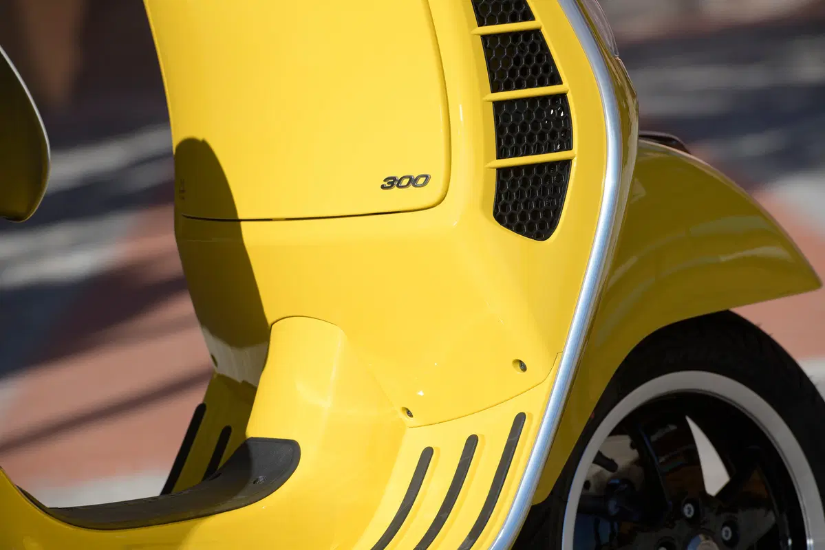 Piaggio Vespa GTS 300 HPE. Tipa da spiaggia (34)