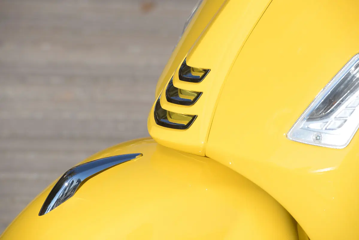 Piaggio Vespa GTS 300 HPE. Tipa da spiaggia (35)