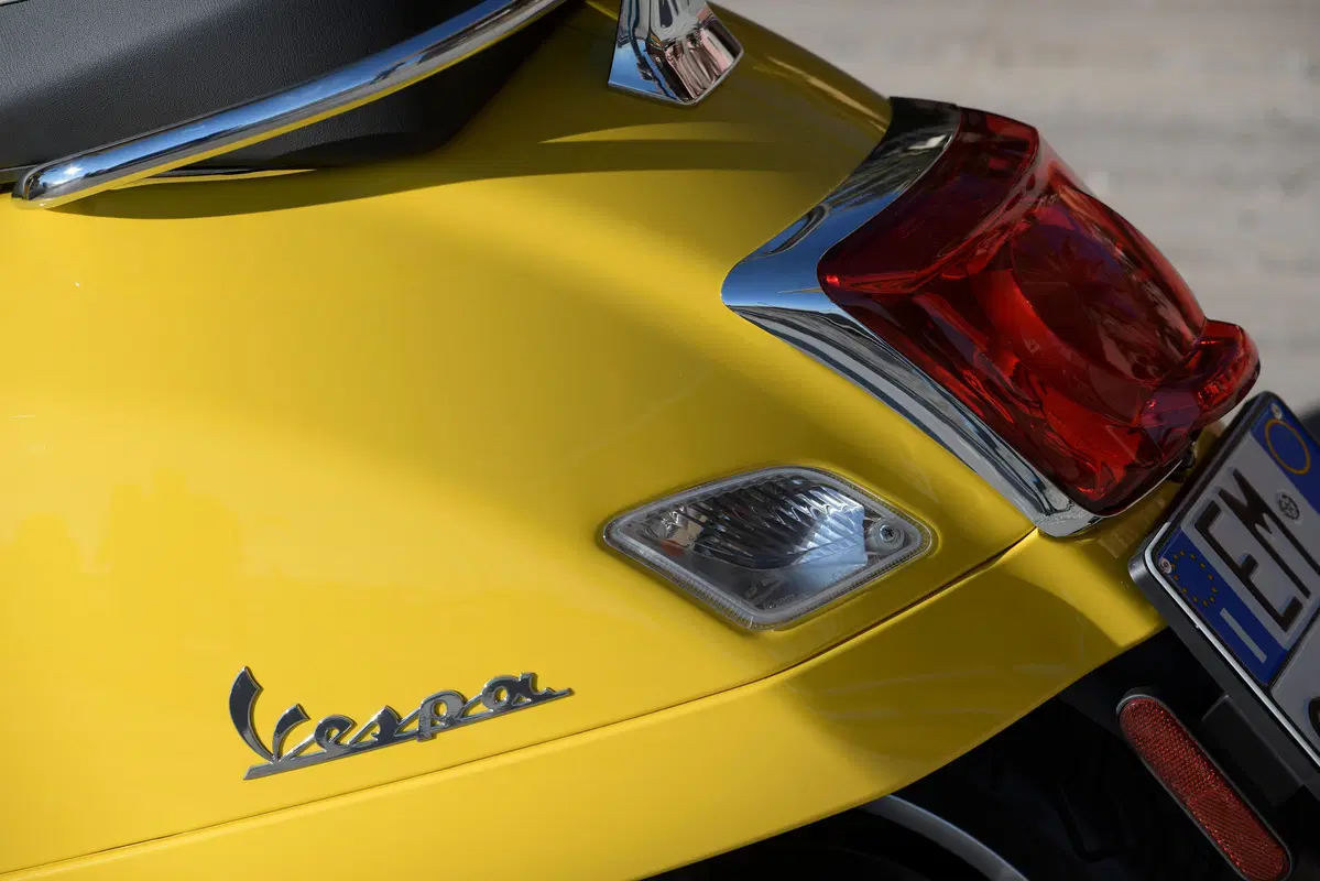 Piaggio Vespa GTS 300 HPE. Tipa da spiaggia (40)