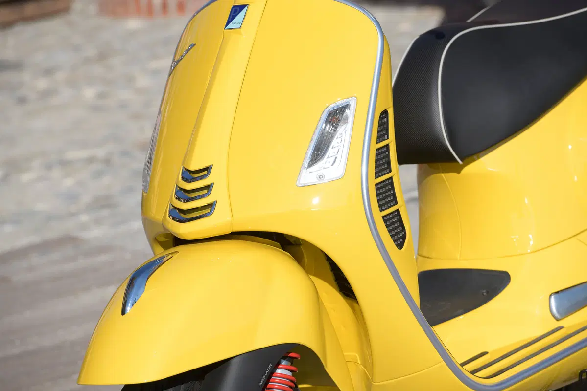 Piaggio Vespa GTS 300 HPE. Tipa da spiaggia (41)