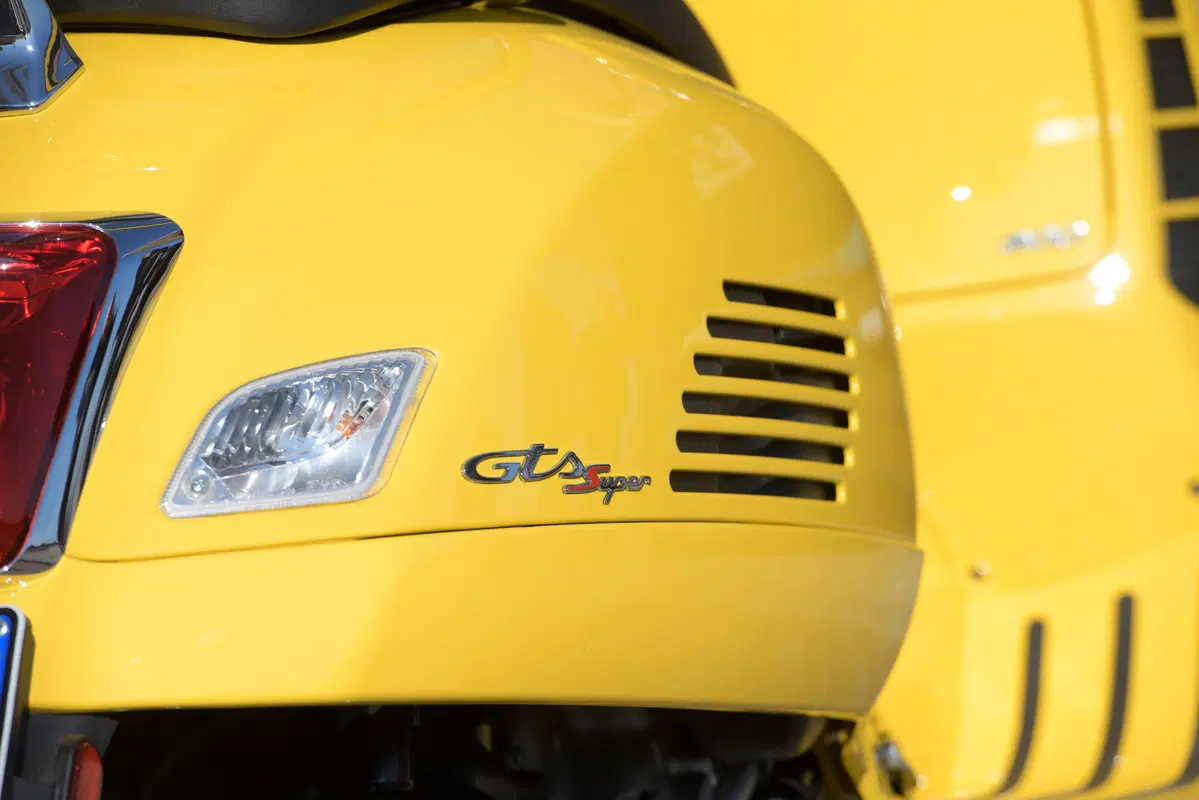 Piaggio Vespa GTS 300 HPE. Tipa da spiaggia (42)