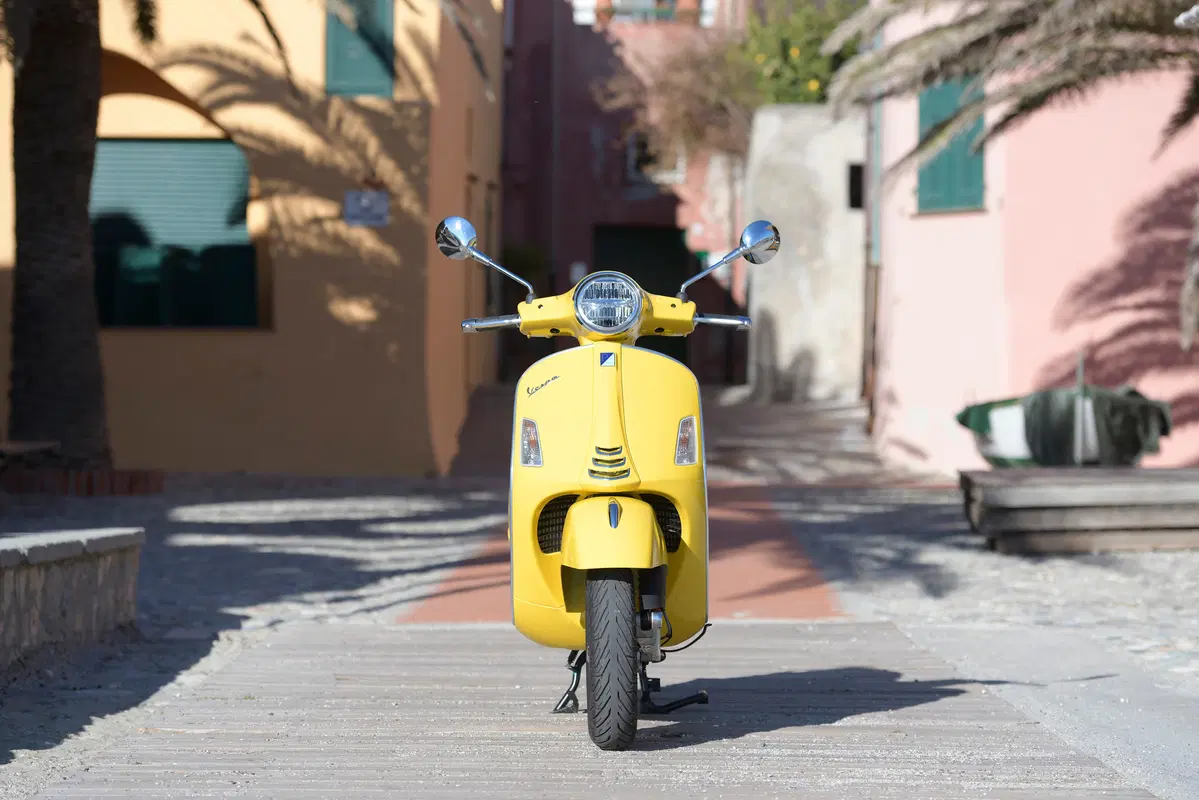 Piaggio Vespa GTS 300 HPE. Tipa da spiaggia (44)