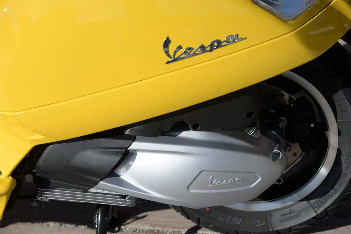 Piaggio Vespa GTS 300 HPE. Tipa da spiaggia (46)