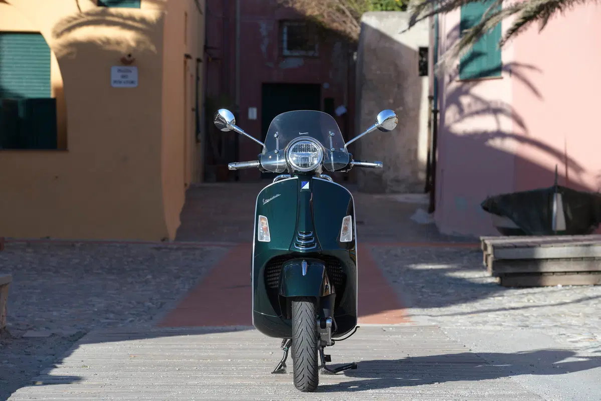 Piaggio Vespa GTS 300 HPE. Tipa da spiaggia (54)