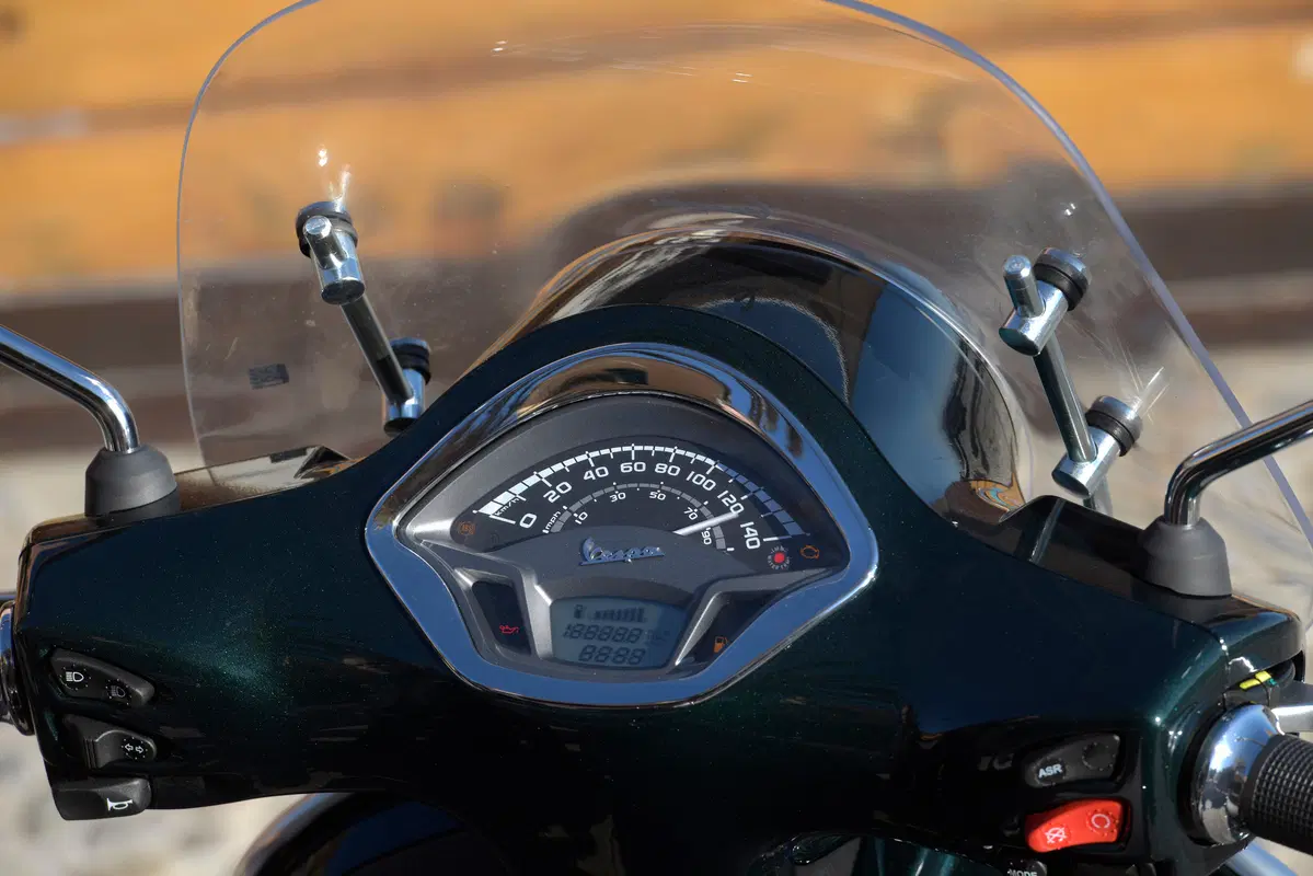 Piaggio Vespa GTS 300 HPE. Tipa da spiaggia (56)