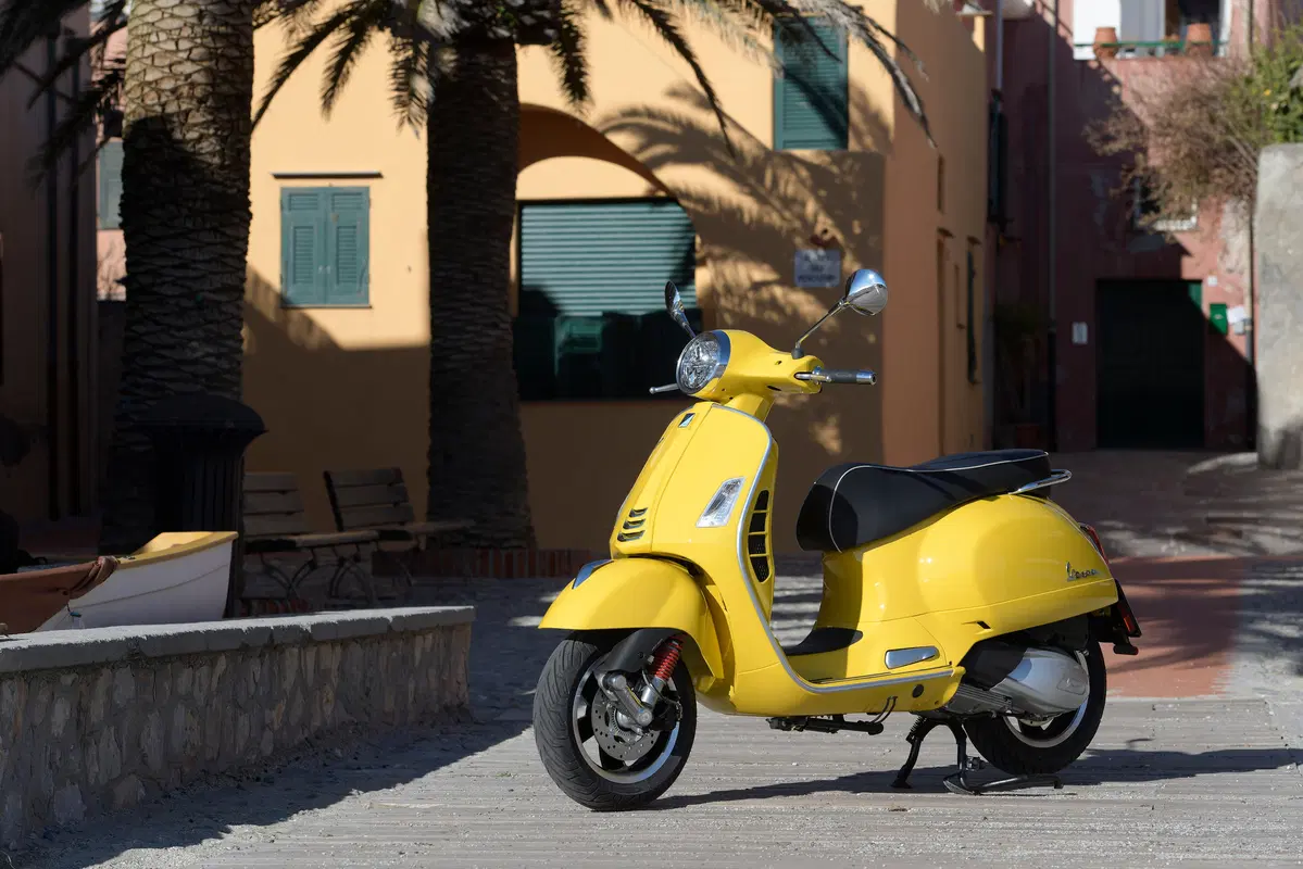Piaggio Vespa GTS 300 HPE. Tipa da spiaggia (58)