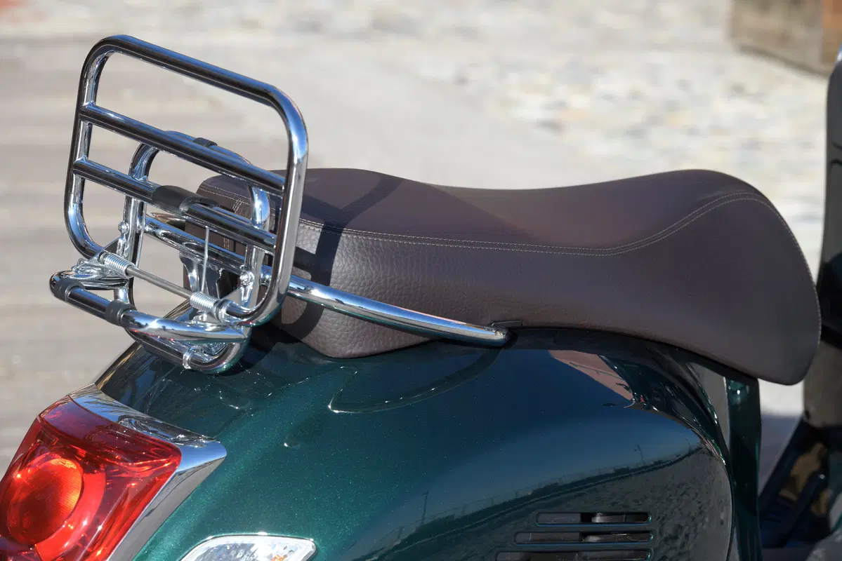 Piaggio Vespa GTS 300 HPE. Tipa da spiaggia (60)