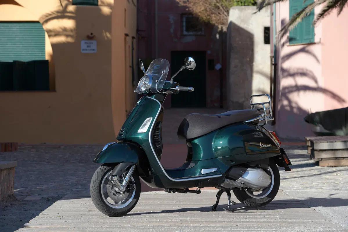 Piaggio Vespa GTS 300 HPE. Tipa da spiaggia (74)
