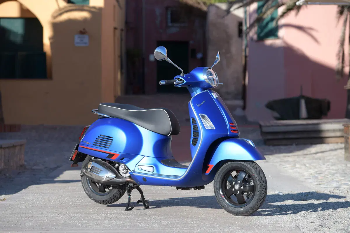 Piaggio Vespa GTS 300 HPE. Tipa da spiaggia (80)