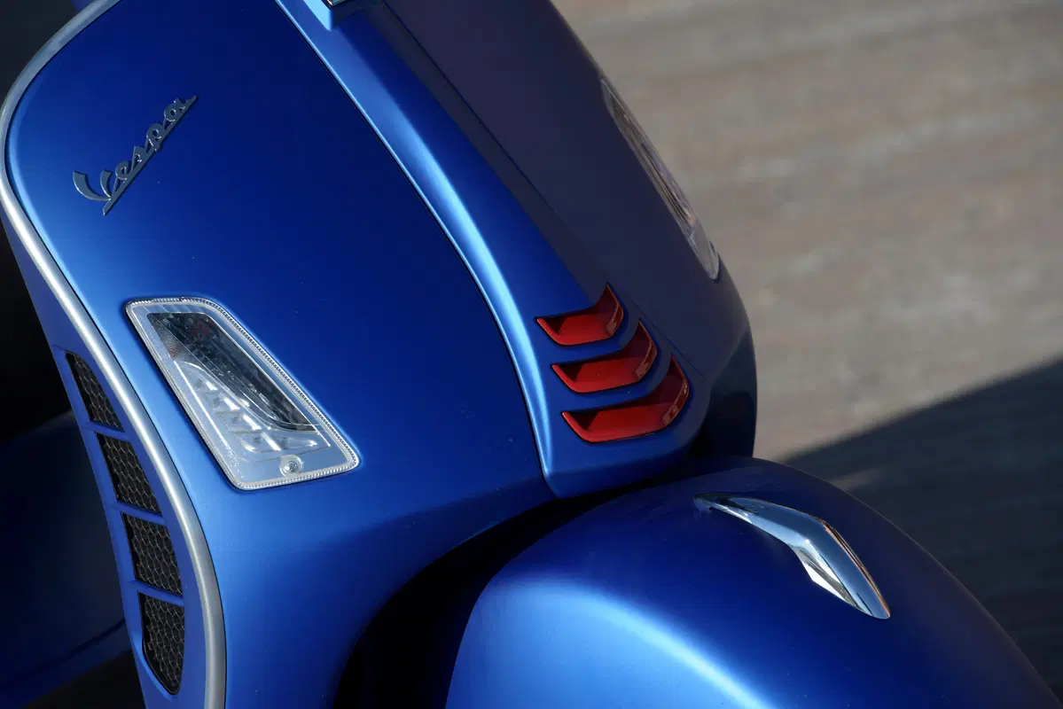 Piaggio Vespa GTS 300 HPE. Tipa da spiaggia (81)