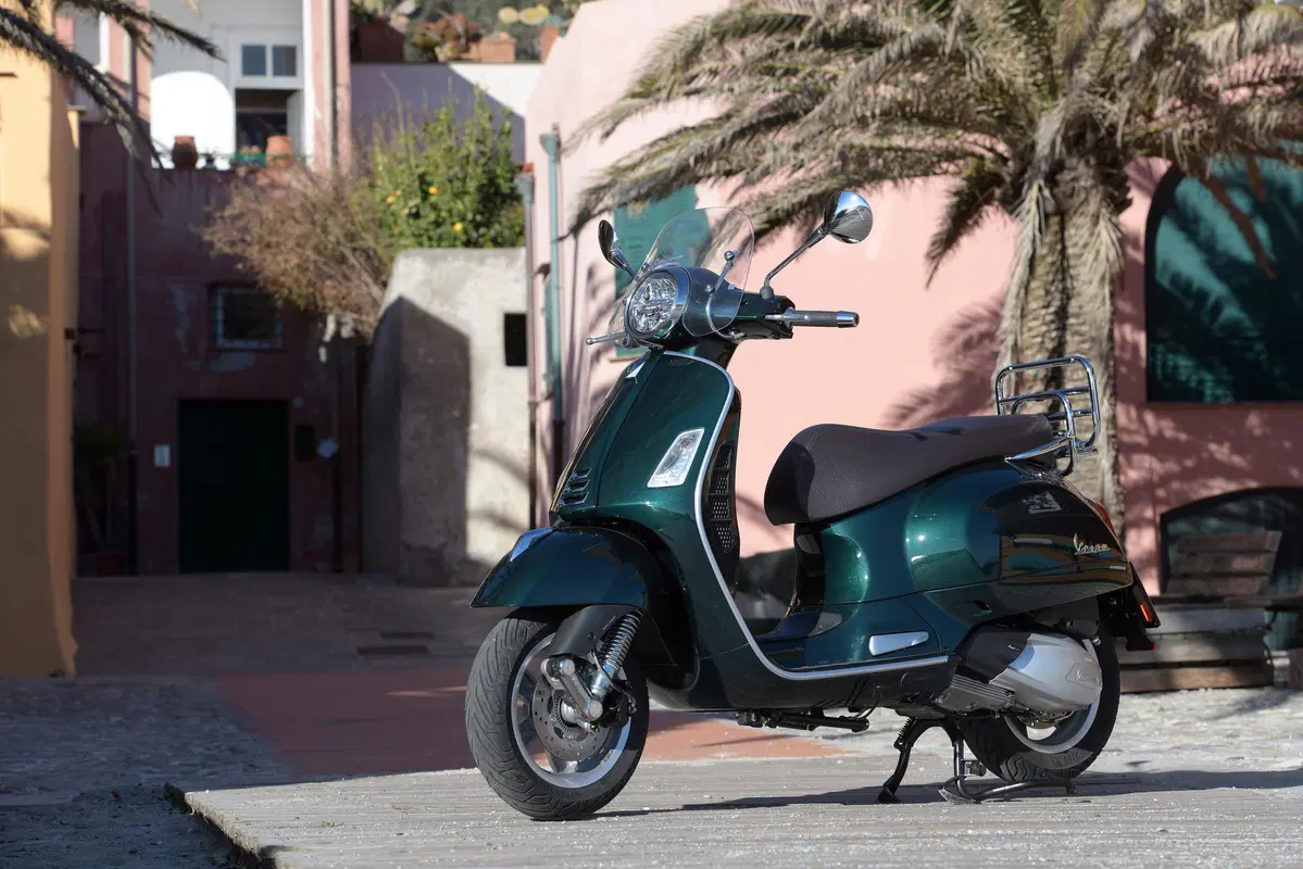 Piaggio Vespa GTS 300 HPE. Tipa da spiaggia (83)