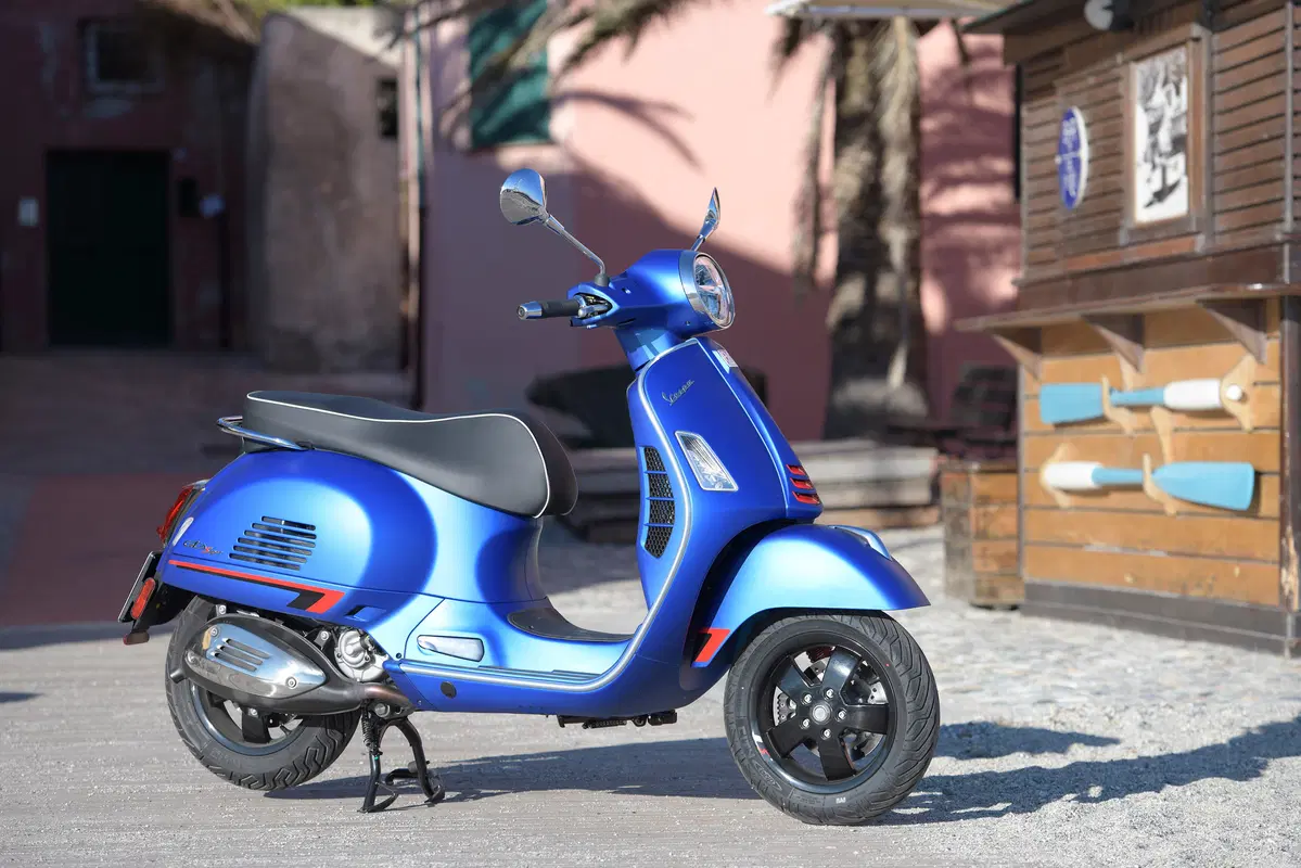 Piaggio Vespa GTS 300 HPE. Tipa da spiaggia (85)