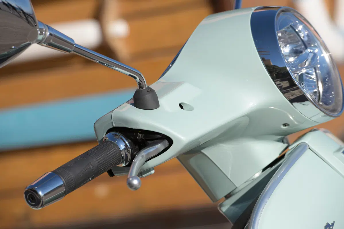 Piaggio Vespa GTS 300 HPE. Tipa da spiaggia (88)