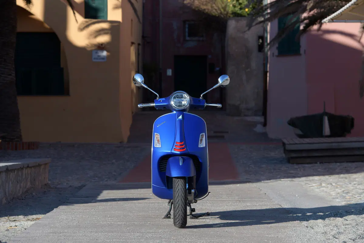 Piaggio Vespa GTS 300 HPE. Tipa da spiaggia (90)