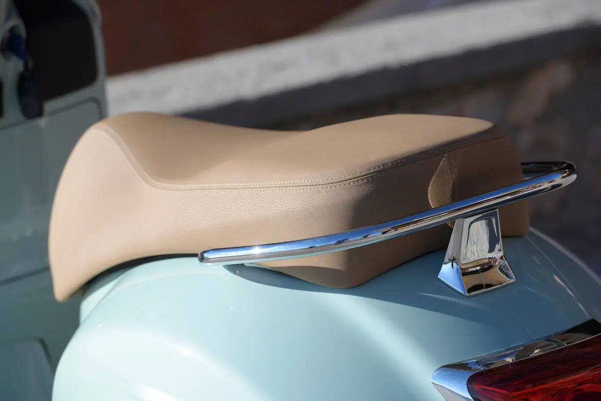 Piaggio Vespa GTS 300 HPE. Tipa da spiaggia (93)