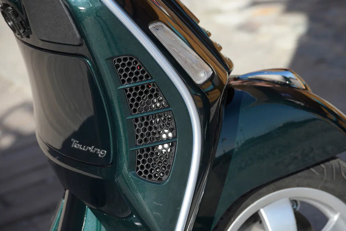 Piaggio Vespa GTS 300 HPE. Tipa da spiaggia (100)